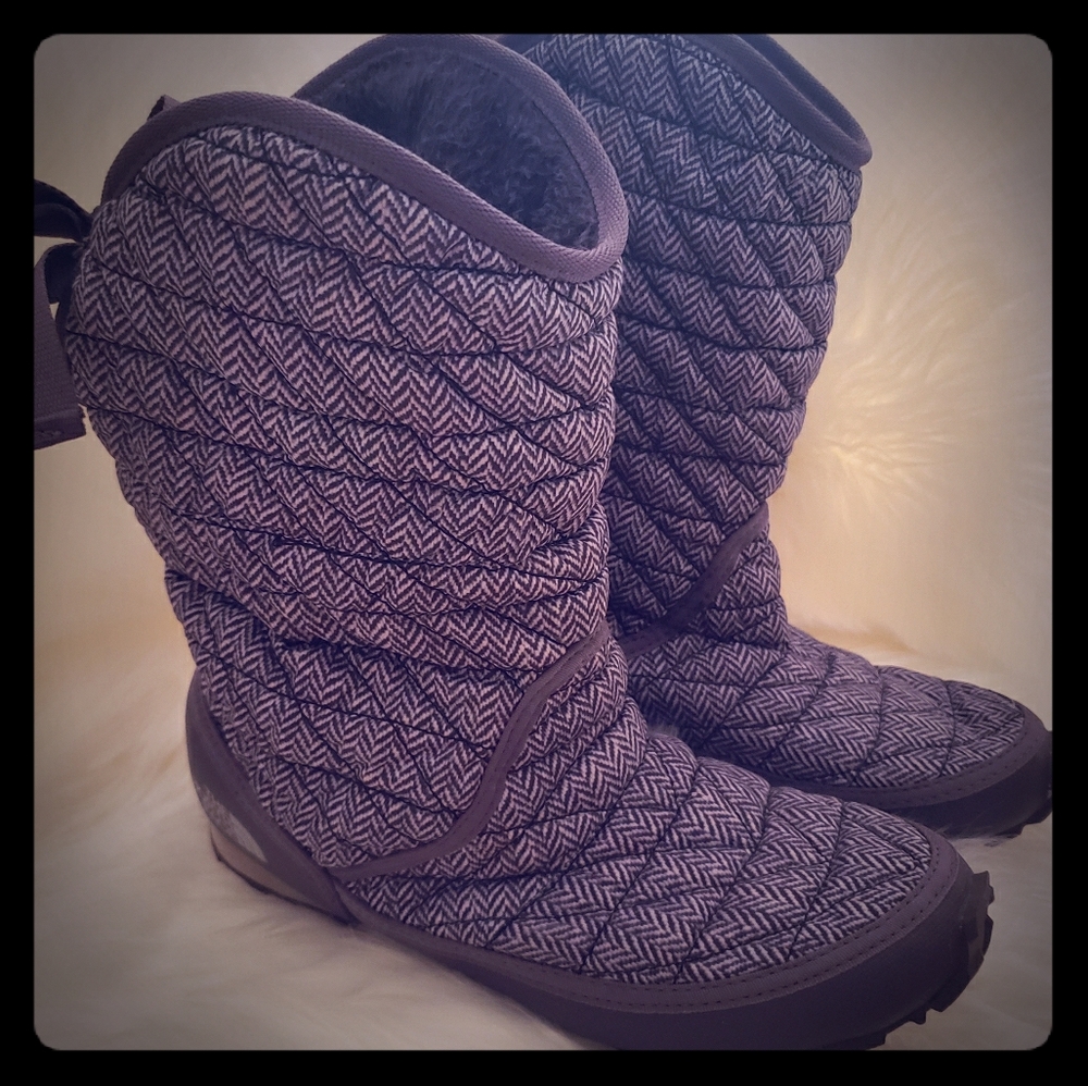 The North Face Primaloft Winter Boots (NWOT) 7